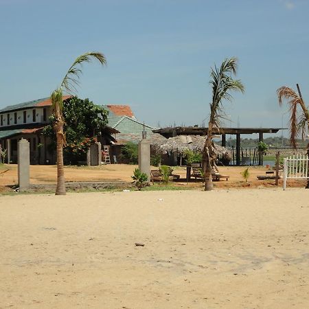 Yoho Hotel Arugambay Beach Inn Arugam Bay Exterior photo