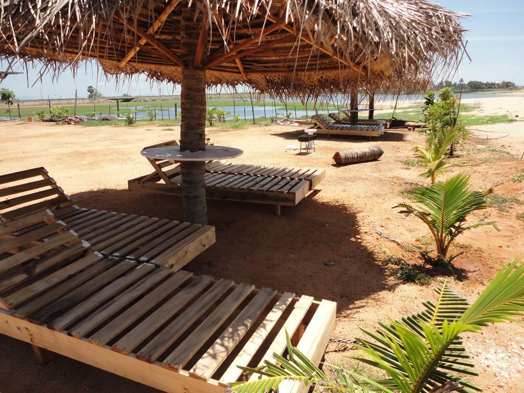 Yoho Hotel Arugambay Beach Inn Arugam Bay Exterior photo