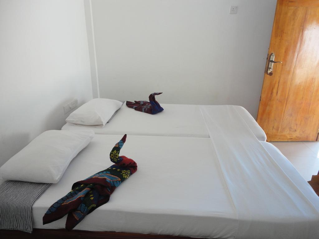 Yoho Hotel Arugambay Beach Inn Arugam Bay Room photo