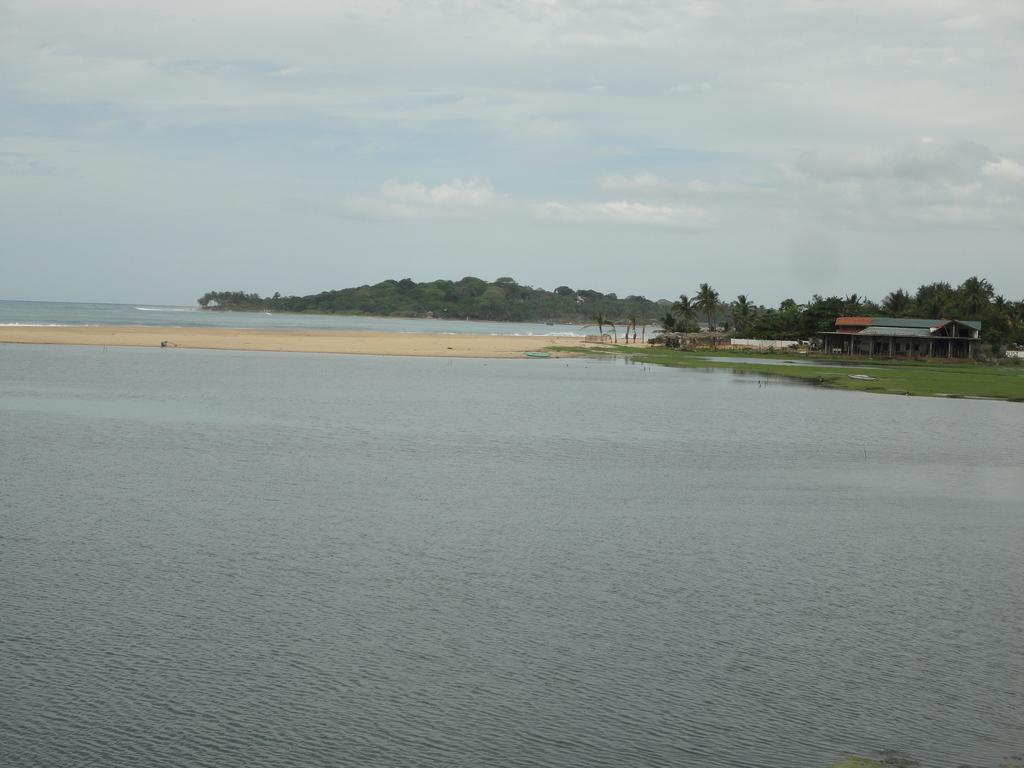 Yoho Hotel Arugambay Beach Inn Arugam Bay Exterior photo